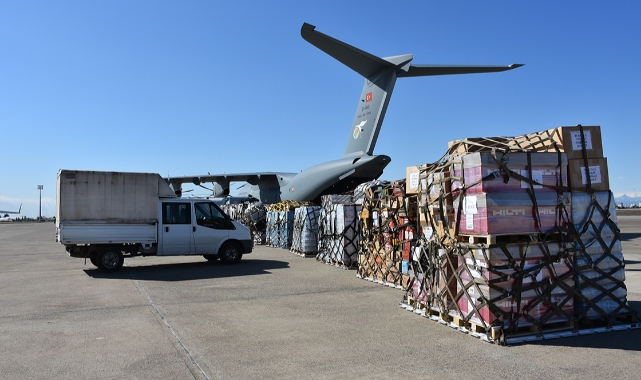 İncirlik Üssü'nden depremzedelere yardım malzemesi sevkiyatı sürüyor