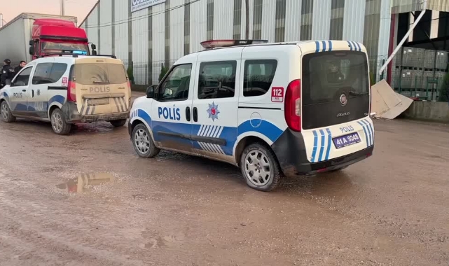 Kamyon şoförü aracın kasasında ölü bulundu.