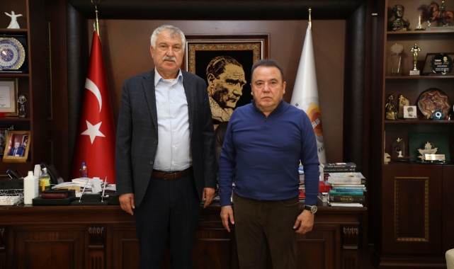Karalar ve Böcek, Depremzedelere Destek İçin Bir Araya Geldi
