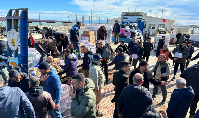 Karataş’ tan Hatay’a Yardım, Deniz Yolundan Ulaştırılıyor