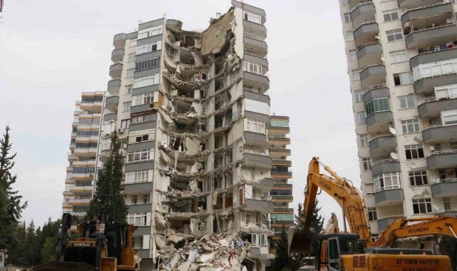 O Apartmanın Yıkımına Başlandı