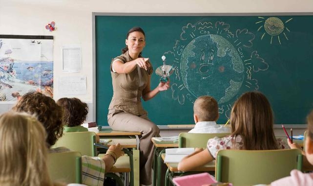 Öğretmenler okulun ilk günlerinde öğrencilere nasıl davranmalı?