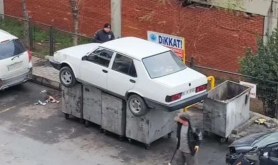 Otomobili çöpe attılar