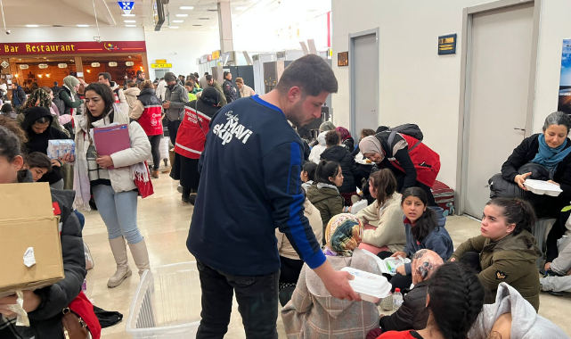 Seyhan Belediyesi'nden Depremzedelere Yardım Eli