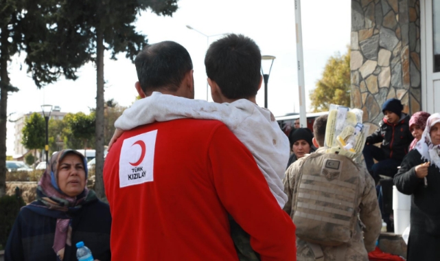 Türk Kızılay'ı, Depremzedelerin Yanında