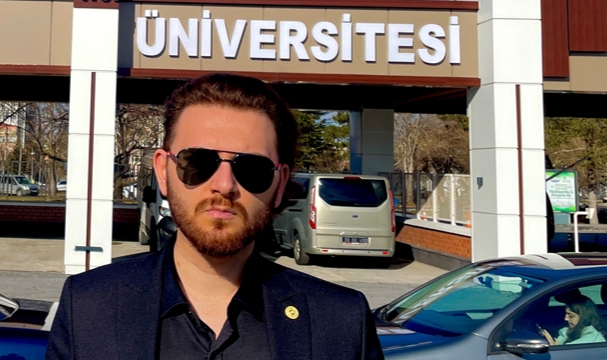 ‘Üniversiteler Oyuncak Oldu’