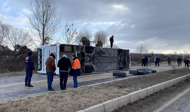 Yolcu otobüsü devrildi: 30 yaralı