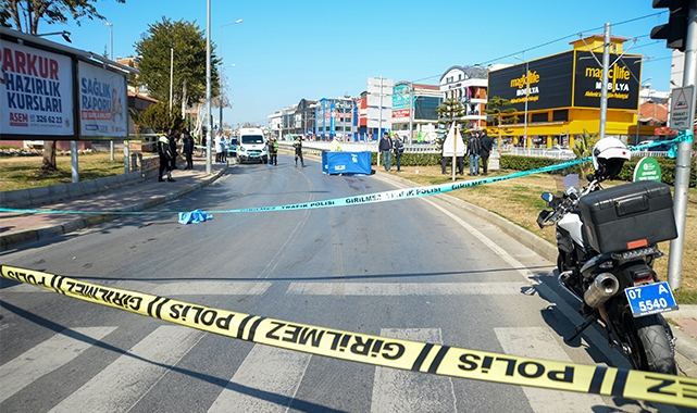 Yolun karşısına geçmeye çalışırken öldü