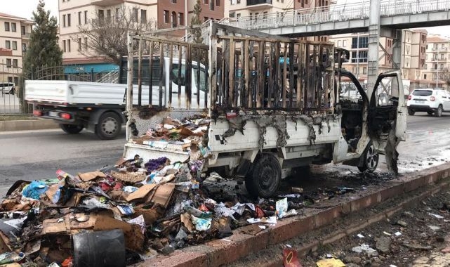 14 Yaşındaki Çocuk, Küle Dönen Araçtan Yaralı Kurtuldu