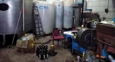 52 Ton Sahte Şarap Ele Geçirildi