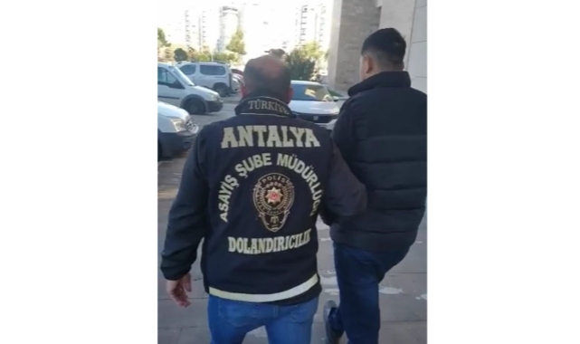 Dikkati Sayesinde Dolandırıcıyı Suçüstü Yakalattı