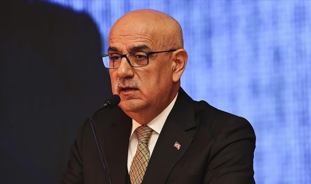Bakan Kirişçi: "Adana'da 1900 konut, 7 köy evi yapılacak"