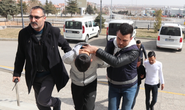 Deprem Bölgesine Gidip Hırsızlık Yaptılar!