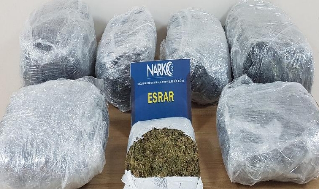 Dur İhtarına Uymadı, Otomobilinden 22 Kilo Esrar Çıktı