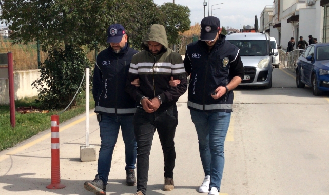 Düzensiz Göçmenlere Acıyıp Aracına Almış!