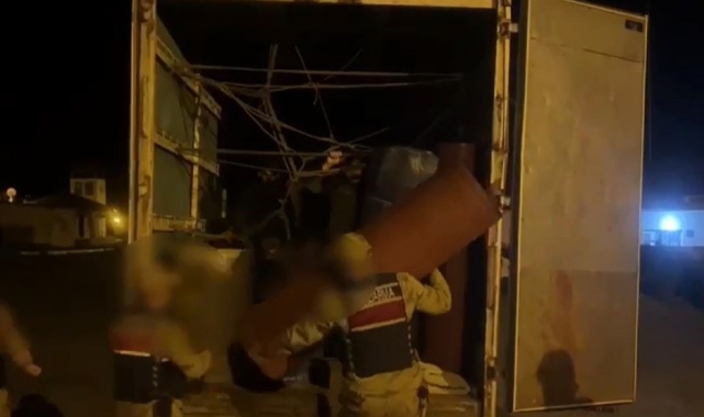 Kamyon Kasasından 60 Göçmen Çıktı