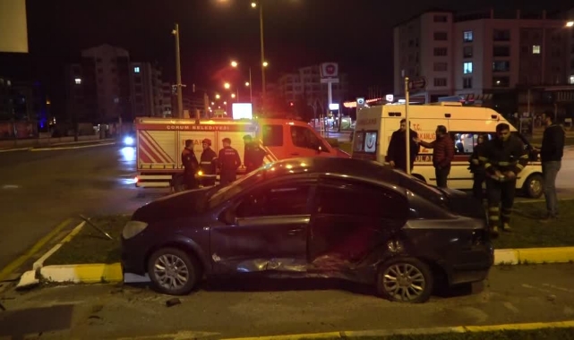 Kavşakta Kaza: 3 Yaralı