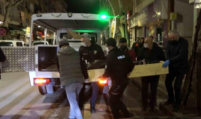 Kötü Koku İhbarına Giden Polis Ceset Buldu