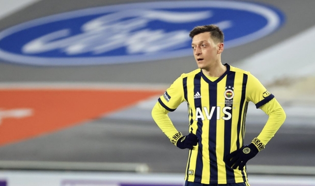 Mesut Özil Futbolu Bıraktı