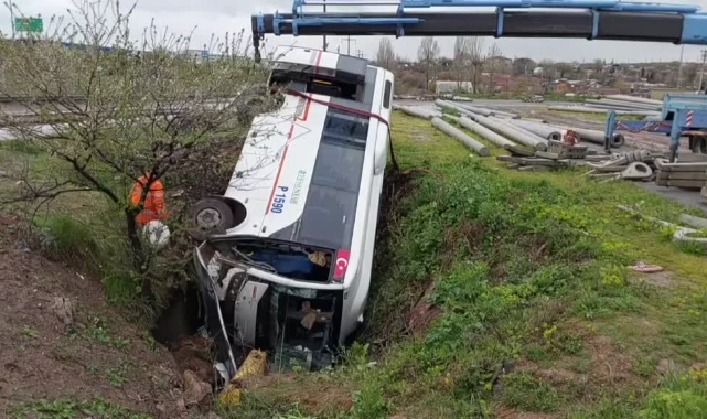 Midibüs Devrildi: 8 Yaralı
