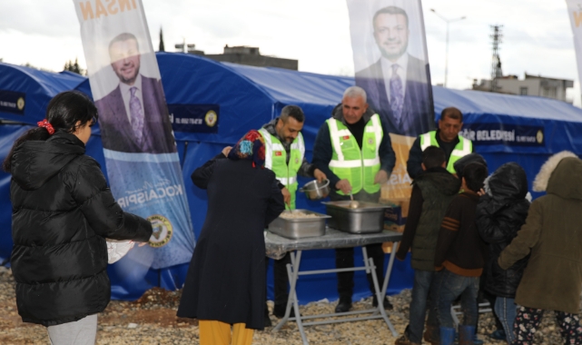 Yüreğir Belediyesi'nden Depremzedelere İftar Yemeği