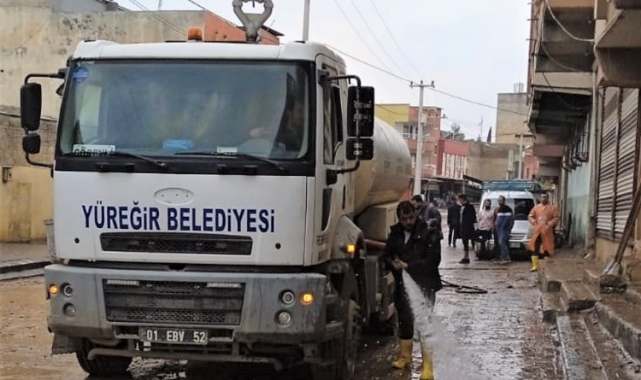 Yüreğir Belediyesi'nden Sel Bölgesine ''Temizlik Ve Su'' Desteği