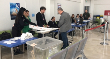 Adana Havalimanı'nda Oy Verme İşlemleri Başladı