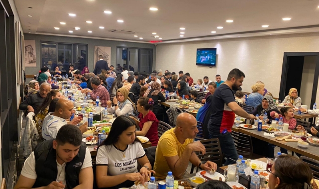 Ayazlar Et, Dostları İle İftarda Buluştu