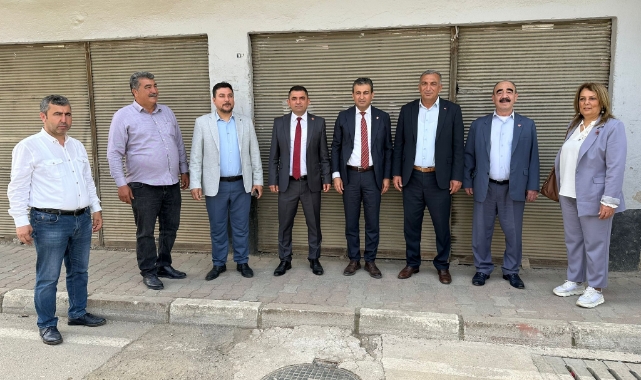 Bulut, Kozan’ın Ana Caddesinde Oy İsteyecek Esnaf Bulamadı