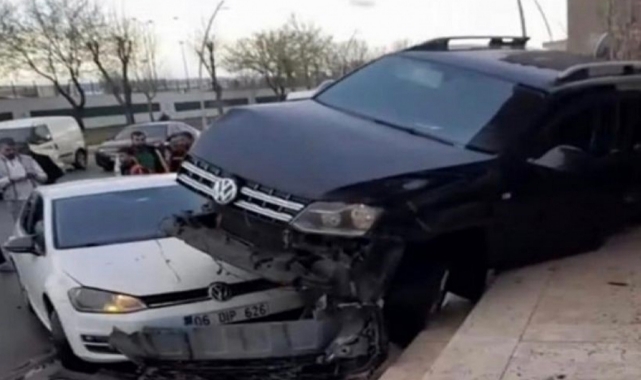 Diğer Aracın Üzerine Çıkarak Durabildi