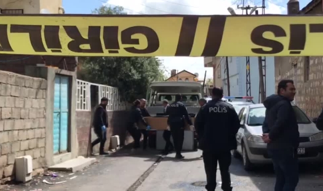 Eşini Boğarak, Kuzenini De Bıçaklayarak Öldürdü!