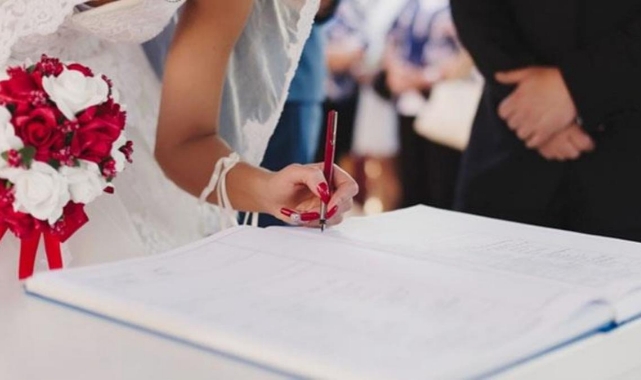 Evlenen Kadın Bekarlık Soyadını Kullanabilecek