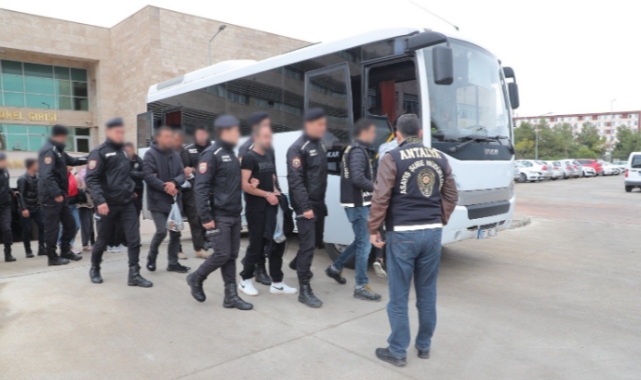 Firari Şüphelilere Operasyon: 62 Gözaltı