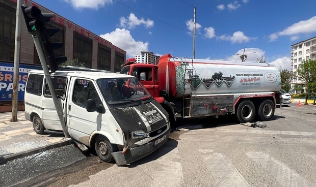 Freni Patlayan Su Tankeri 3 Aracı Biçti