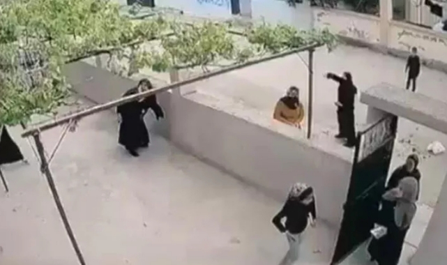 Husumetli Akrabalarının Evini Taşladılar