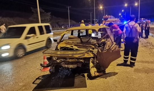 İki Otomobil Çarpıştı: 5 Yaralı