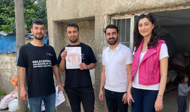 İlk Kez Oy Kullanacak Gençlere Kılıçdaroğlu'nun Mektubunu Verdiler