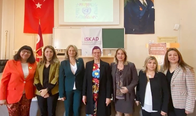 Kadınlar Haklarını Ve Geleceğini Konuşuyor