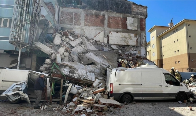 Kentsel Dönüşüm İçin Boşaltılan Bina Çöktü