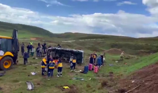 Minibüs Şarampole Devrildi: 13 Yaralı