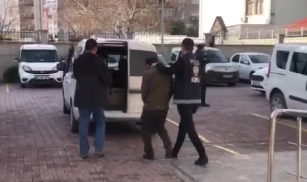 Otomobil Hırsızlığından Aranıyordu, Çalıntı Araca Binerken Yakalandı