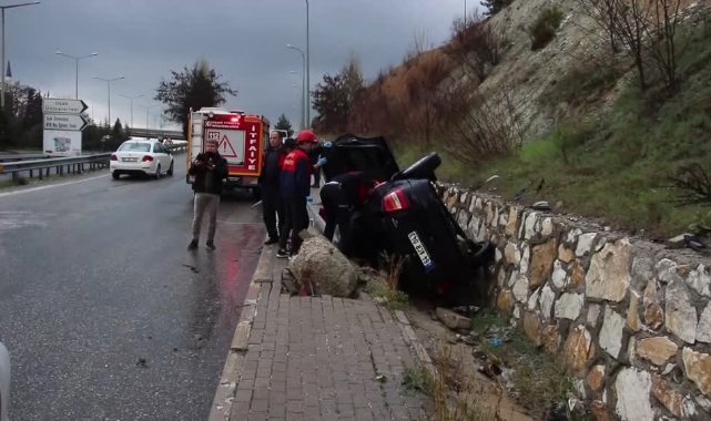 Otomobil Şarampole Devrildi: 1 Yaralı