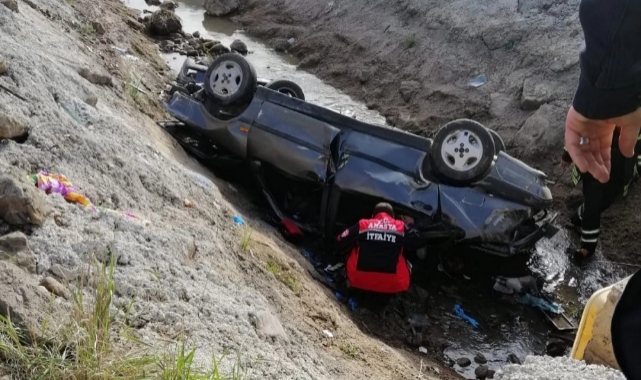 Otomobil Sulama Kanalına Devrildi:2 Ölü, 1 Yaralı