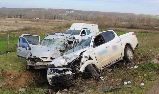 Pikap Otomobille Çarpıştı