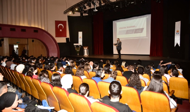 YKS’ye Girecek Öğrencilere Farkındalık Ve Motivasyon Konferansı