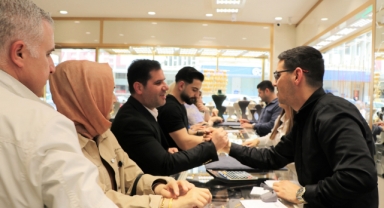 YRP Adana Milletvekili Adayı Serdal Sündük Esnafı Ziyaret Etti