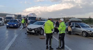 Zİncirleme Trafik Kazası: 1 Ölü, 11 Yaralı