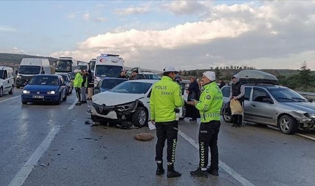 Zİncirleme Trafik Kazası: 1 Ölü, 11 Yaralı