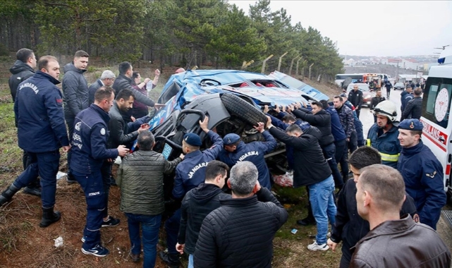 Zincirleme Trafik Kazası: 12'si asker 14 Yaralı