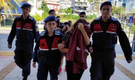 2 Aylık Bebeğini 6. Kattan Aşağı Attı!